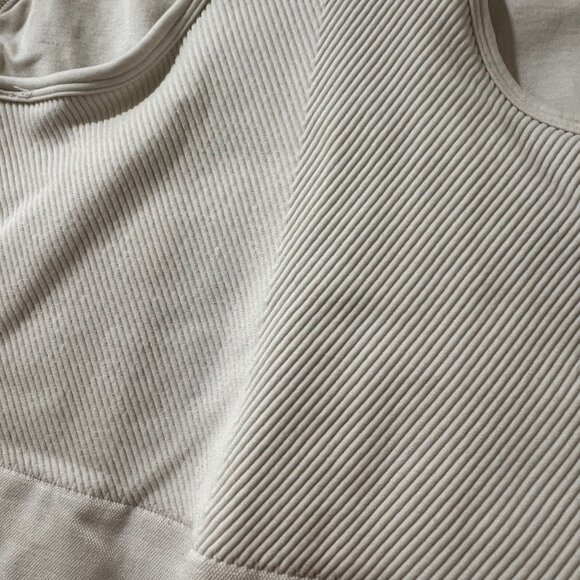 📌 YPB by Abercrombie Ribbed Workout Crop Top - Size M 🤍✨ - Picture 4 of 4